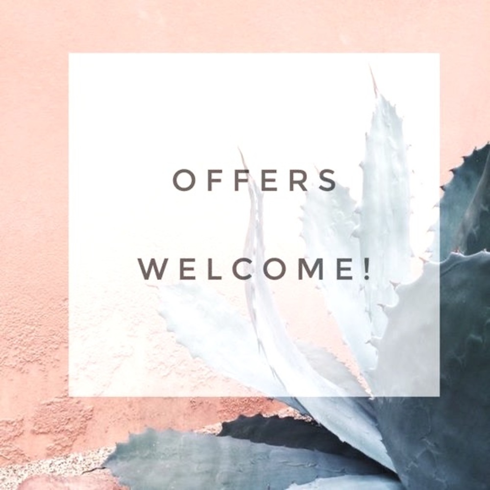 Psst..slide into my DMs let’s talk offers😏😎